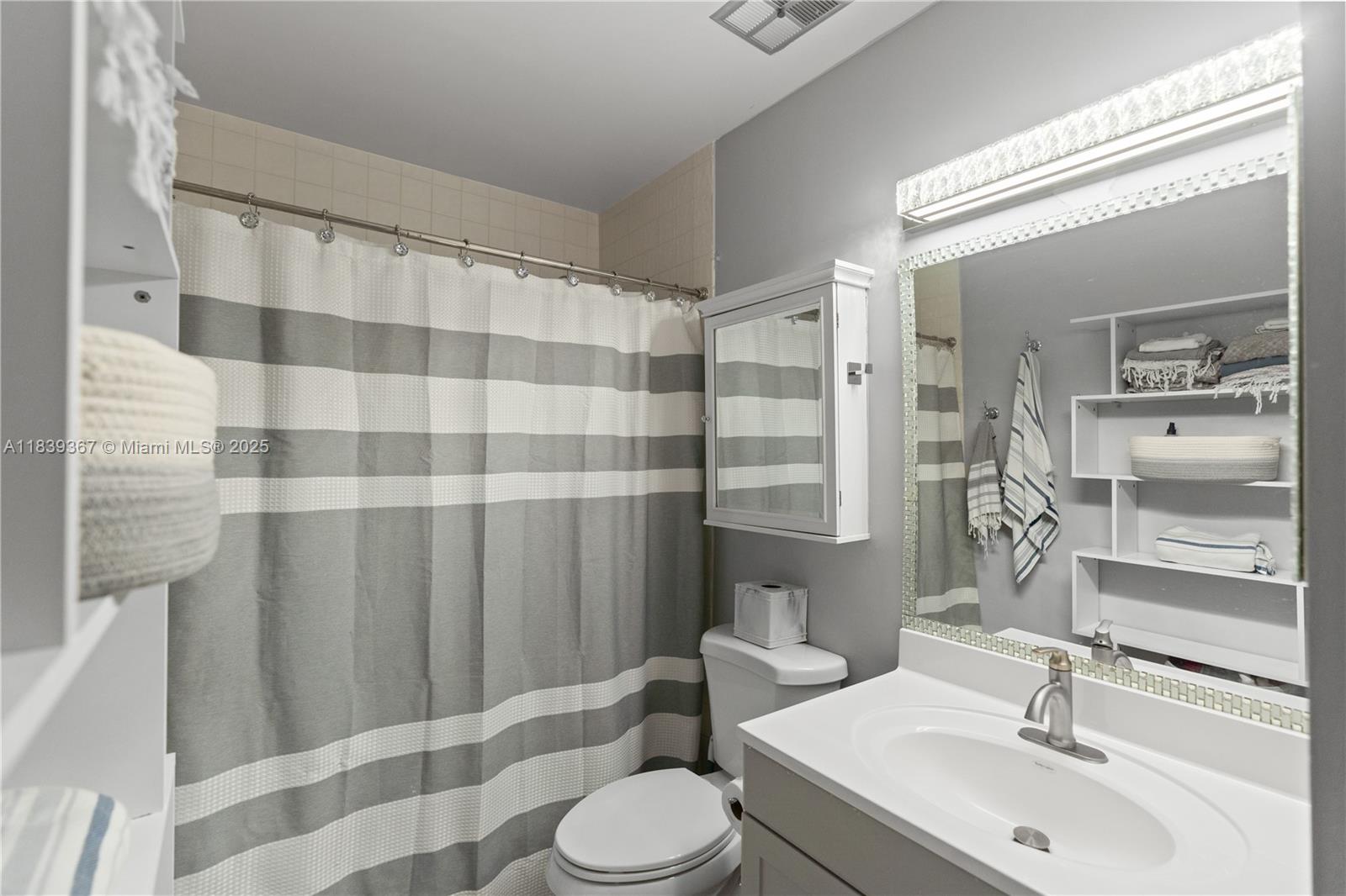 COSTAIN VILLAS HARBOR VIL - Residential