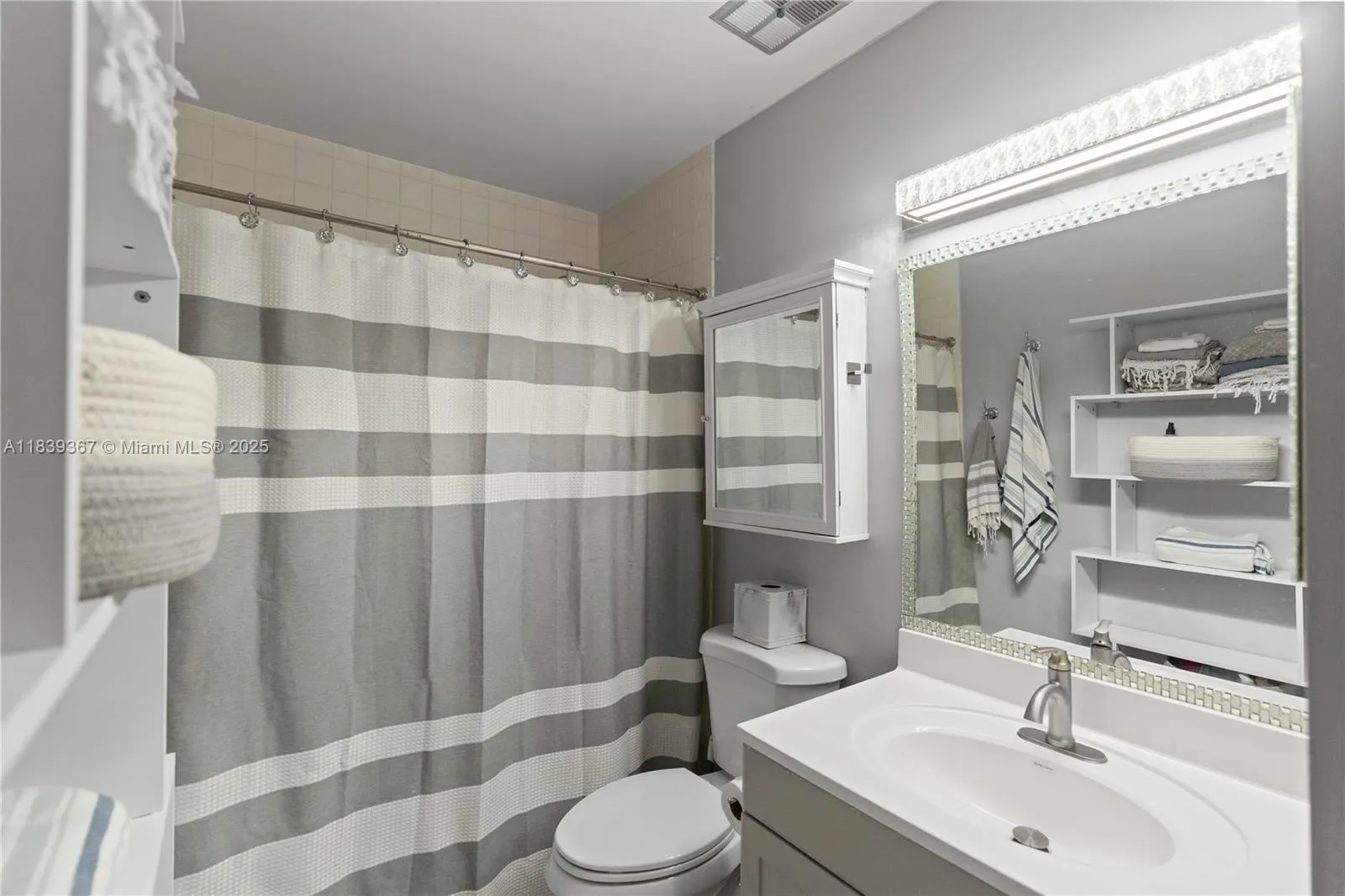 Aventura, Florida 33180, United States, 3 Bedrooms Bedrooms, ,3 BathroomsBathrooms,Residential,Active,171436