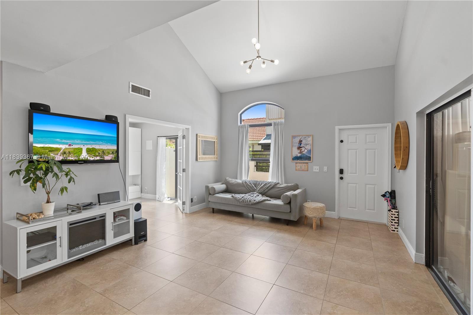 COSTAIN VILLAS HARBOR VIL - Residential