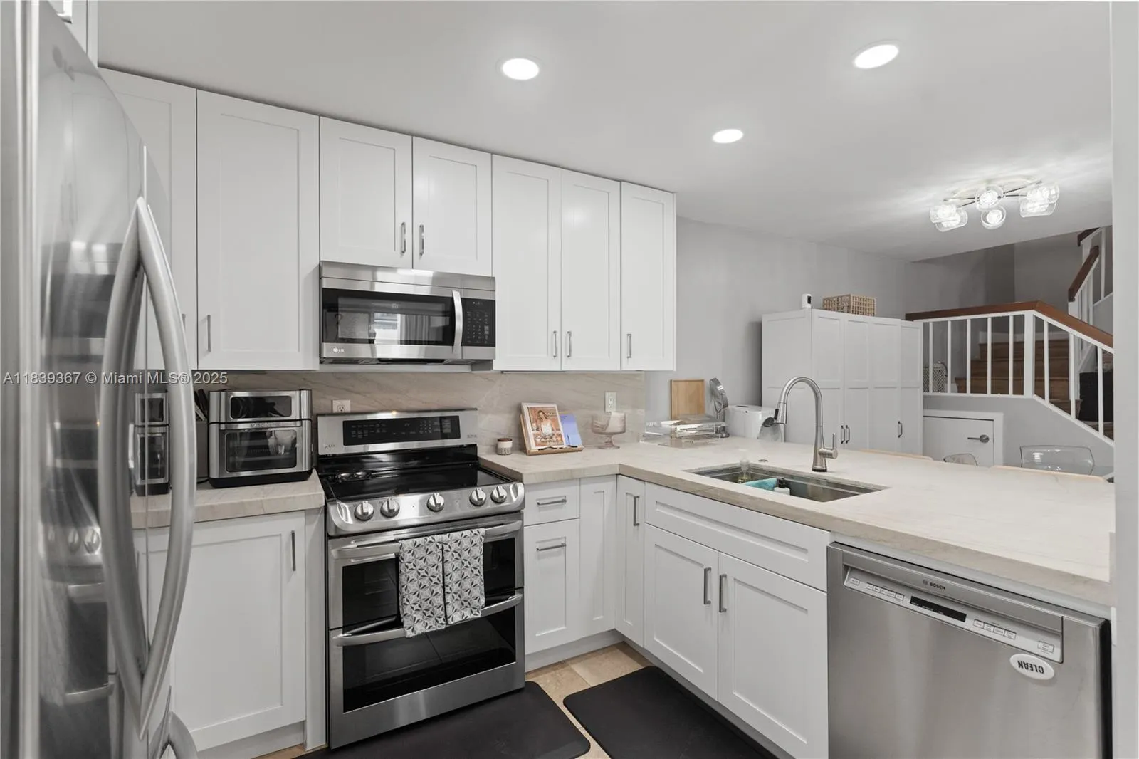 Aventura, Florida 33180, United States, 3 Bedrooms Bedrooms, ,3 BathroomsBathrooms,Residential,Active,171436