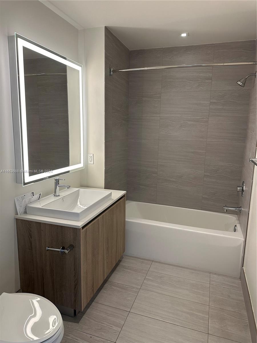 AVENTURA PARKSQUARE RESID - Residential Lease