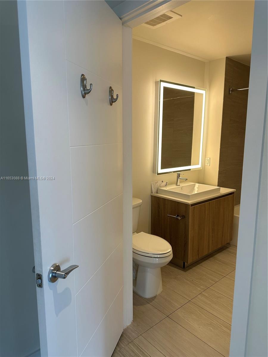 AVENTURA PARKSQUARE RESID - Residential Lease