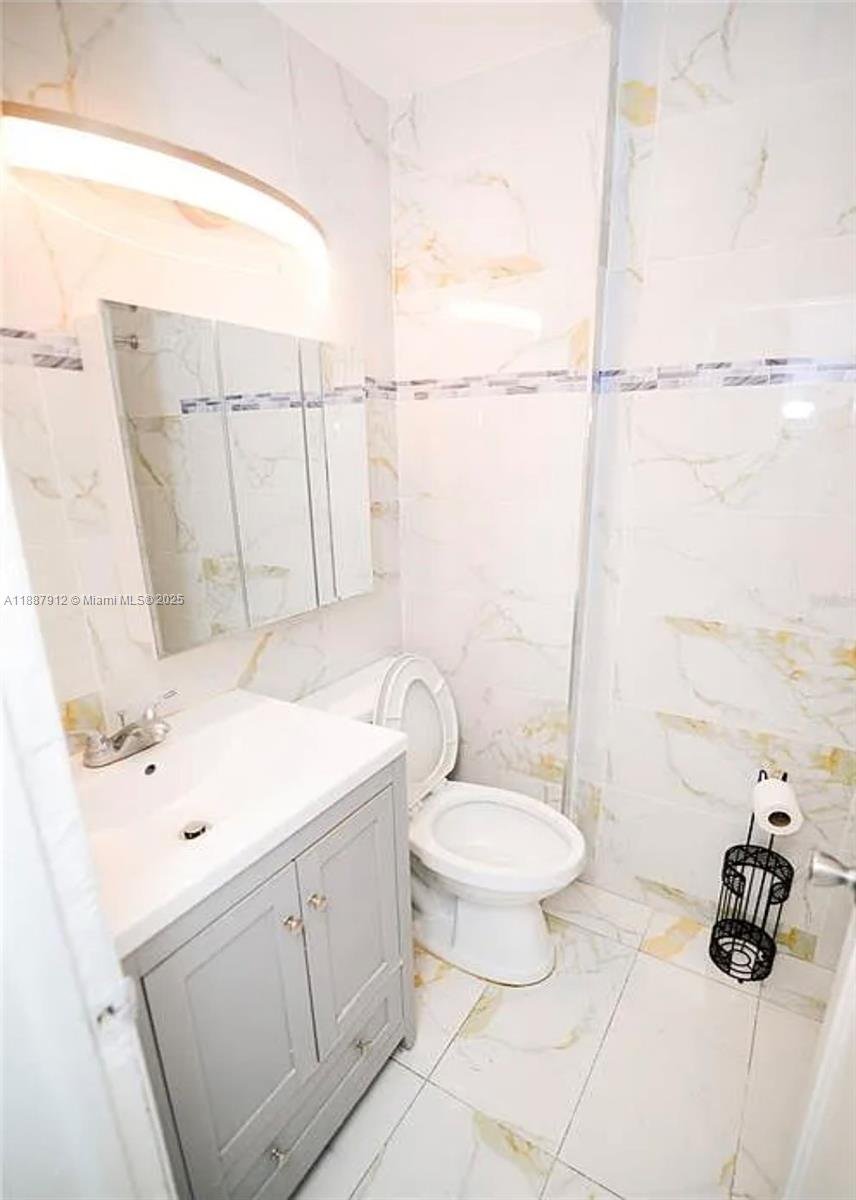 W MIAMI SHORES SEC B - Residential