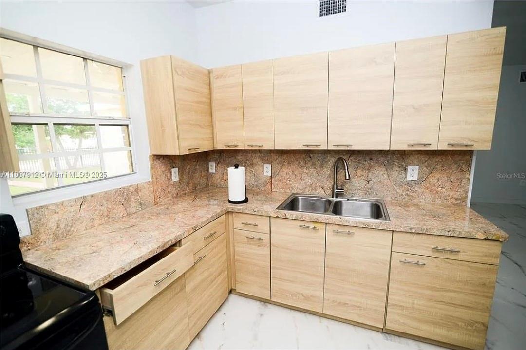 W MIAMI SHORES SEC B - Residential