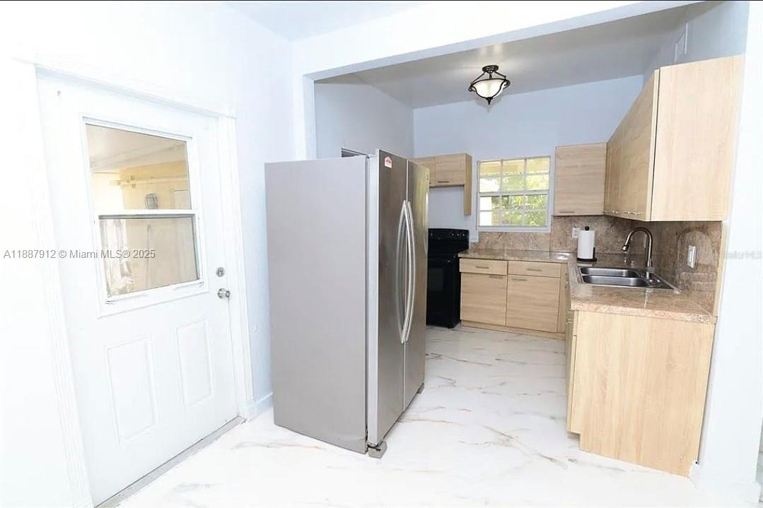 W MIAMI SHORES SEC B - Residential