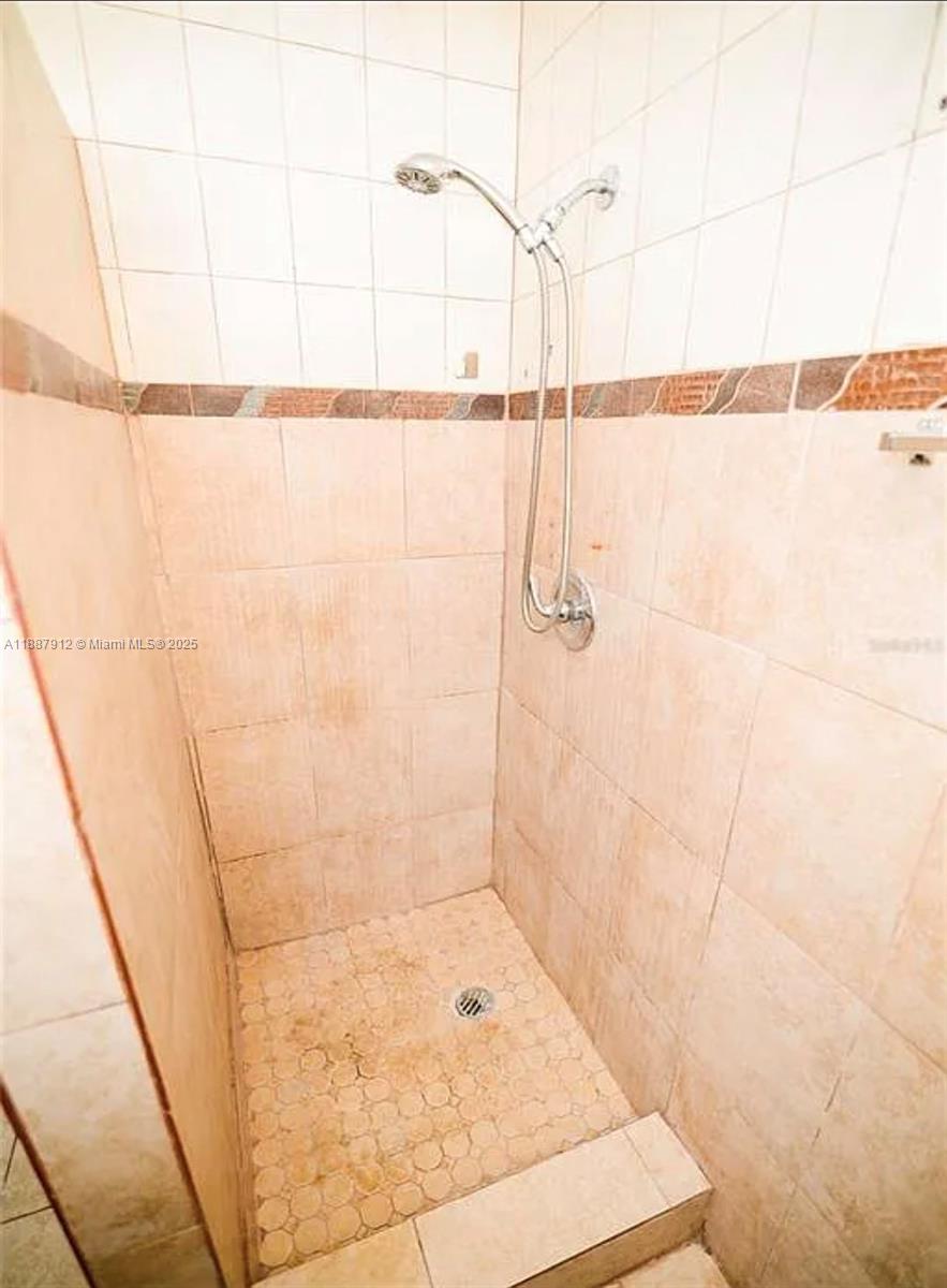 W MIAMI SHORES SEC B - Residential