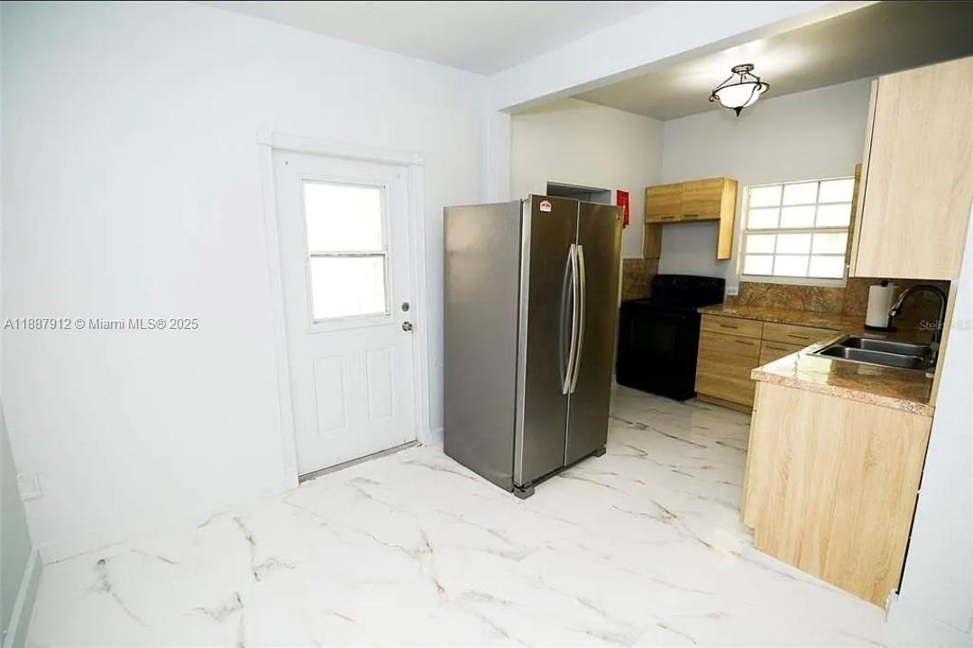 W MIAMI SHORES SEC B - Residential