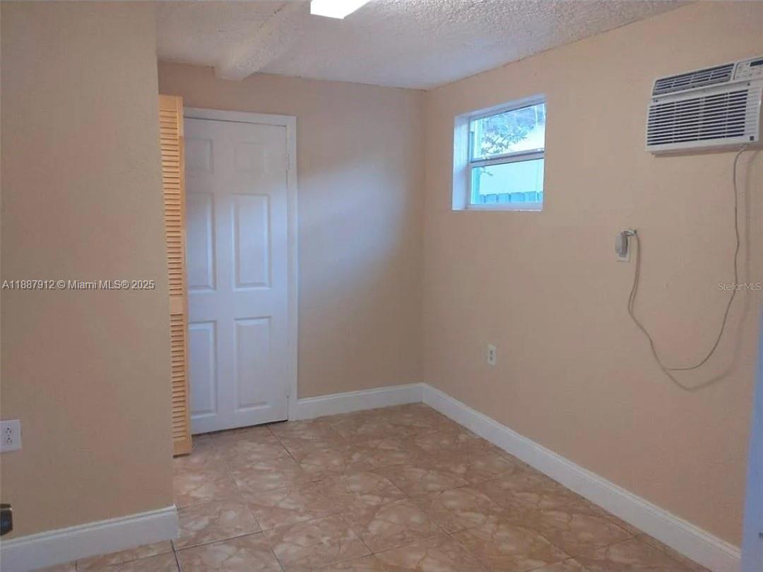 W MIAMI SHORES SEC B - Residential