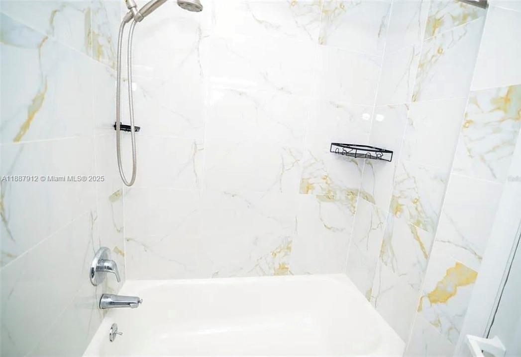 W MIAMI SHORES SEC B - Residential