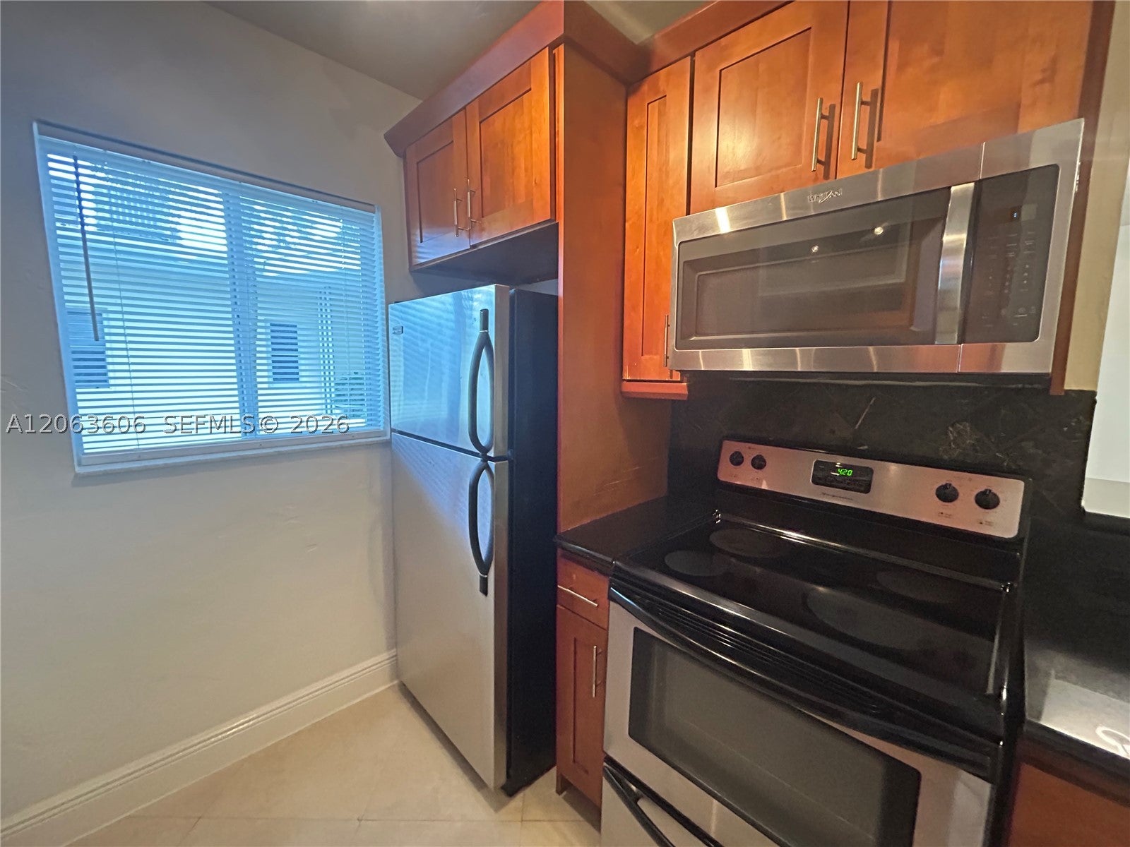 2880 PINE TREE DR 10