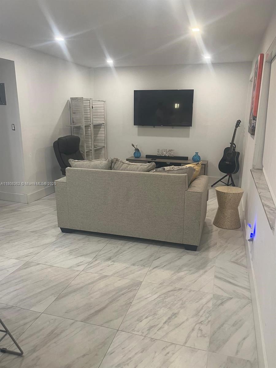 WARRENTON HOUSE CONDO - Residential