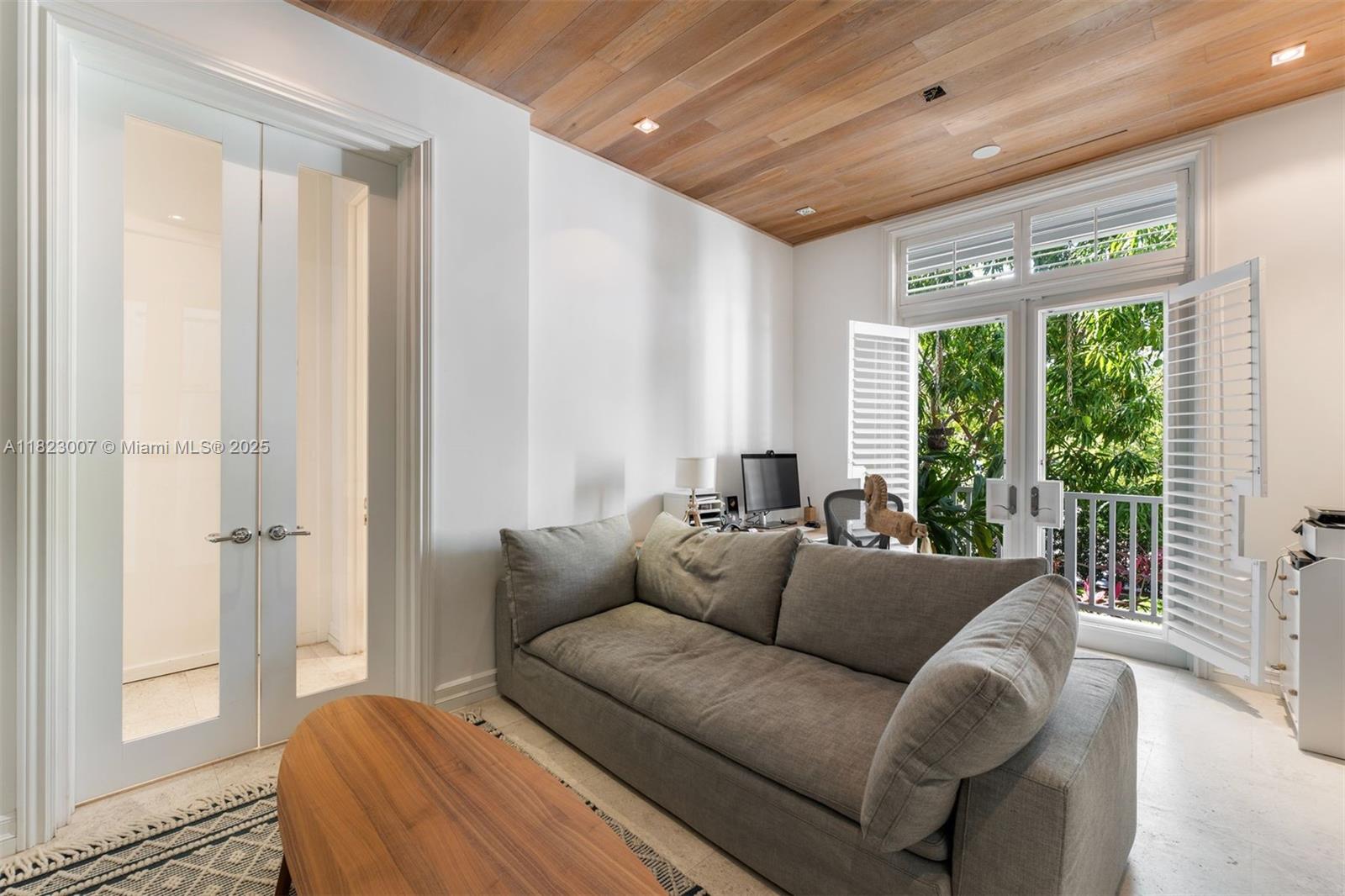 TROPICAL ISLE HOMES SUB 4 - Residential