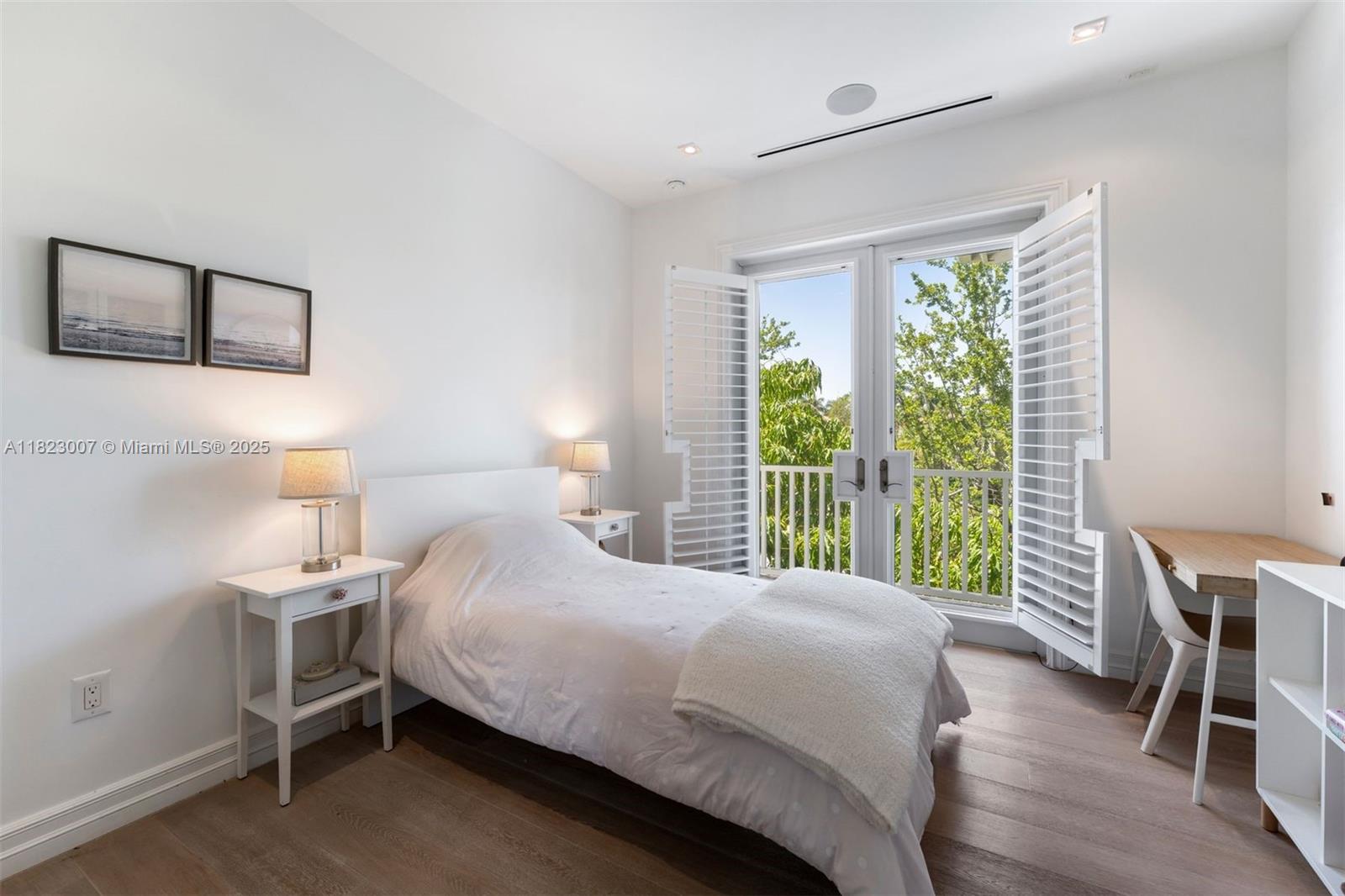 TROPICAL ISLE HOMES SUB 4 - Residential