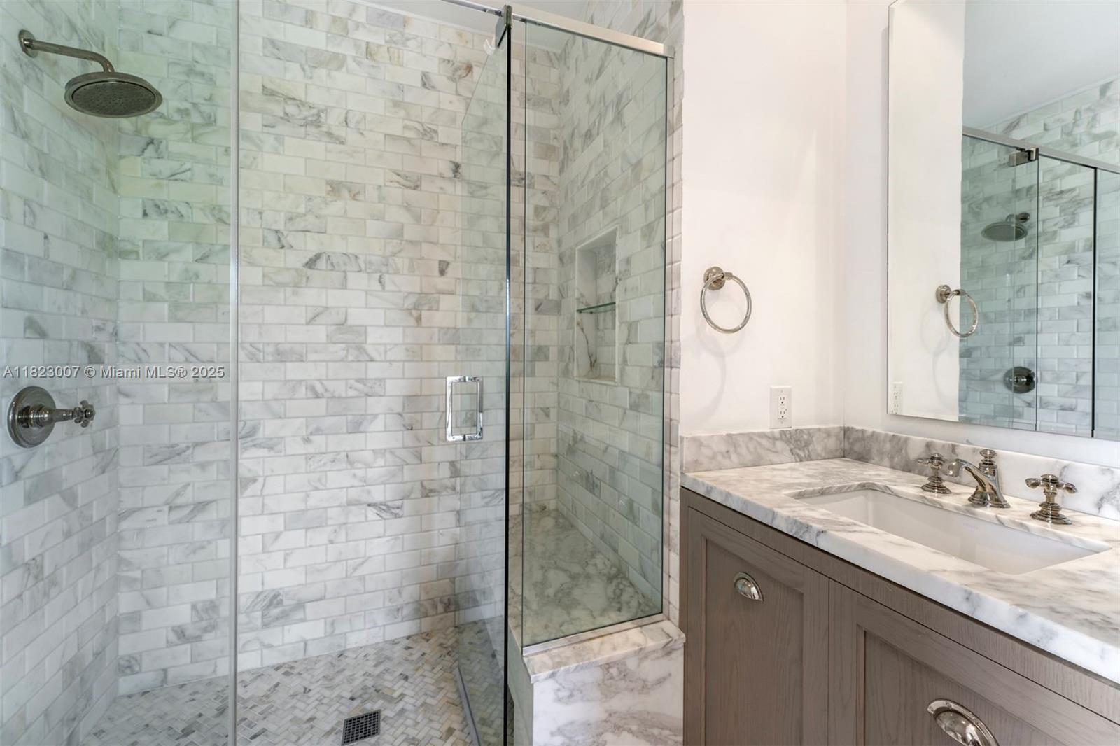 TROPICAL ISLE HOMES SUB 4 - Residential