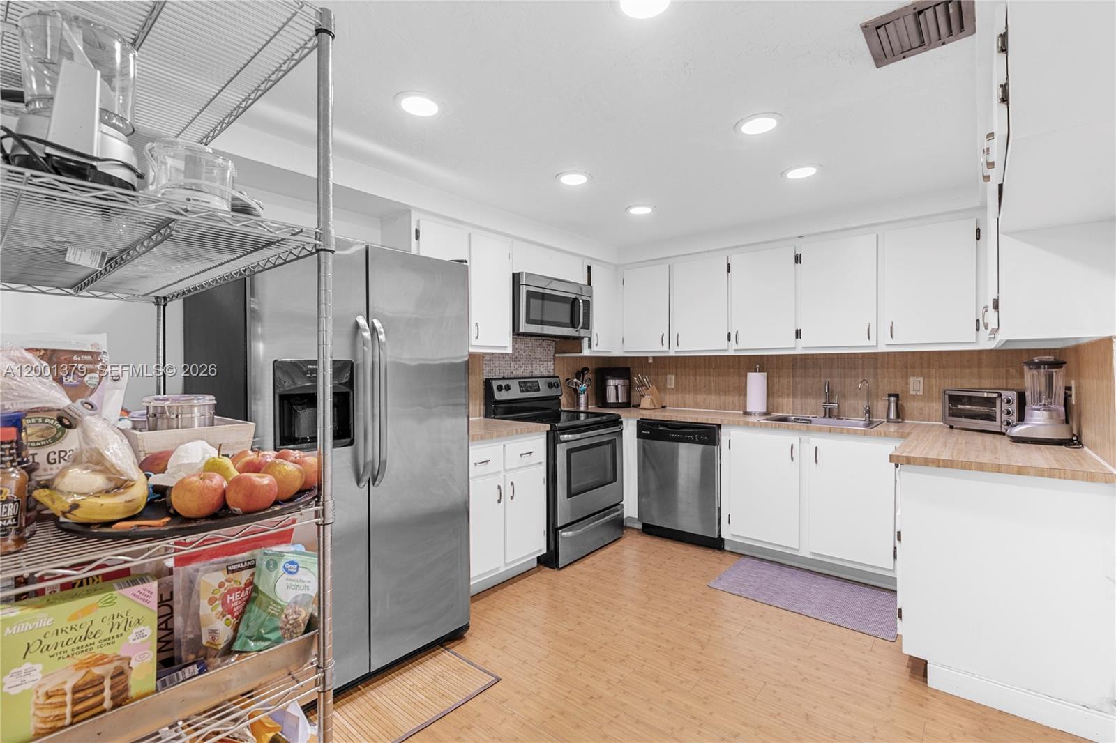 BLDG 6 OF COUNTRY CLUB AP - Residential