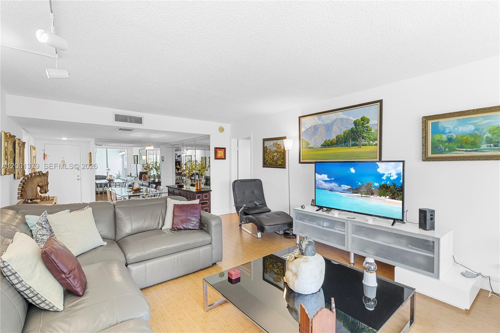 BLDG 6 OF COUNTRY CLUB AP - Residential