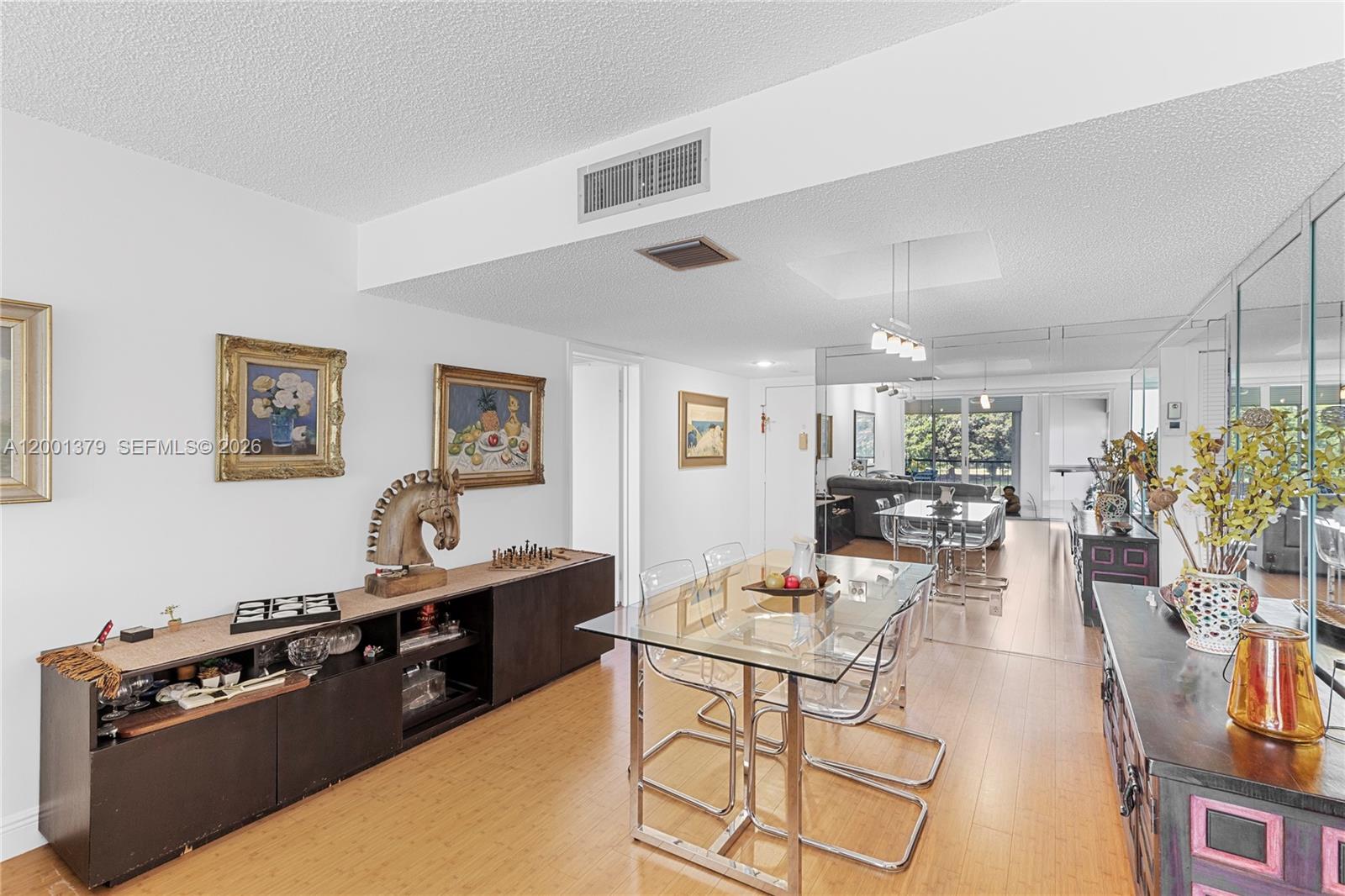 BLDG 6 OF COUNTRY CLUB AP - Residential