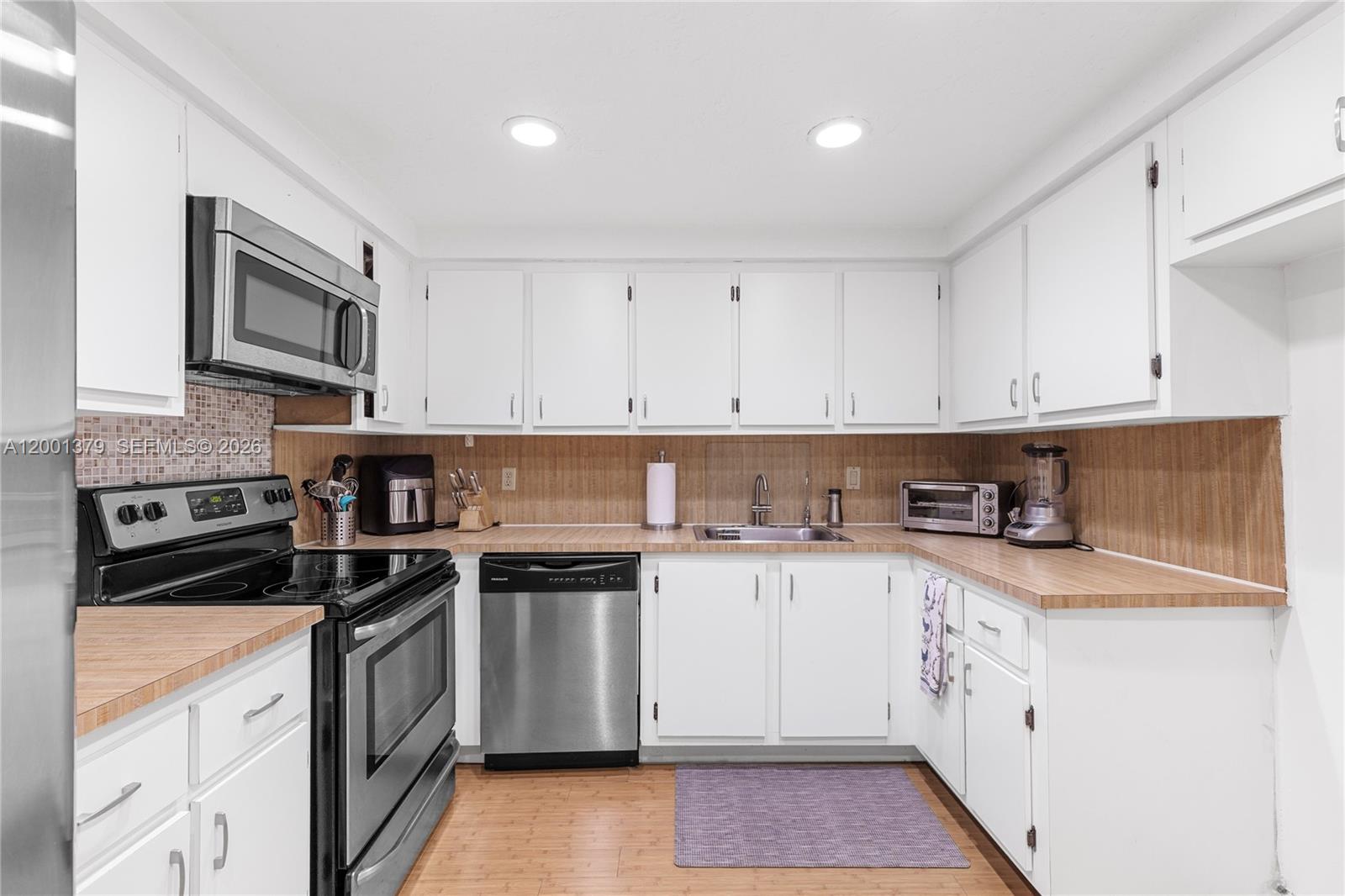 BLDG 6 OF COUNTRY CLUB AP - Residential