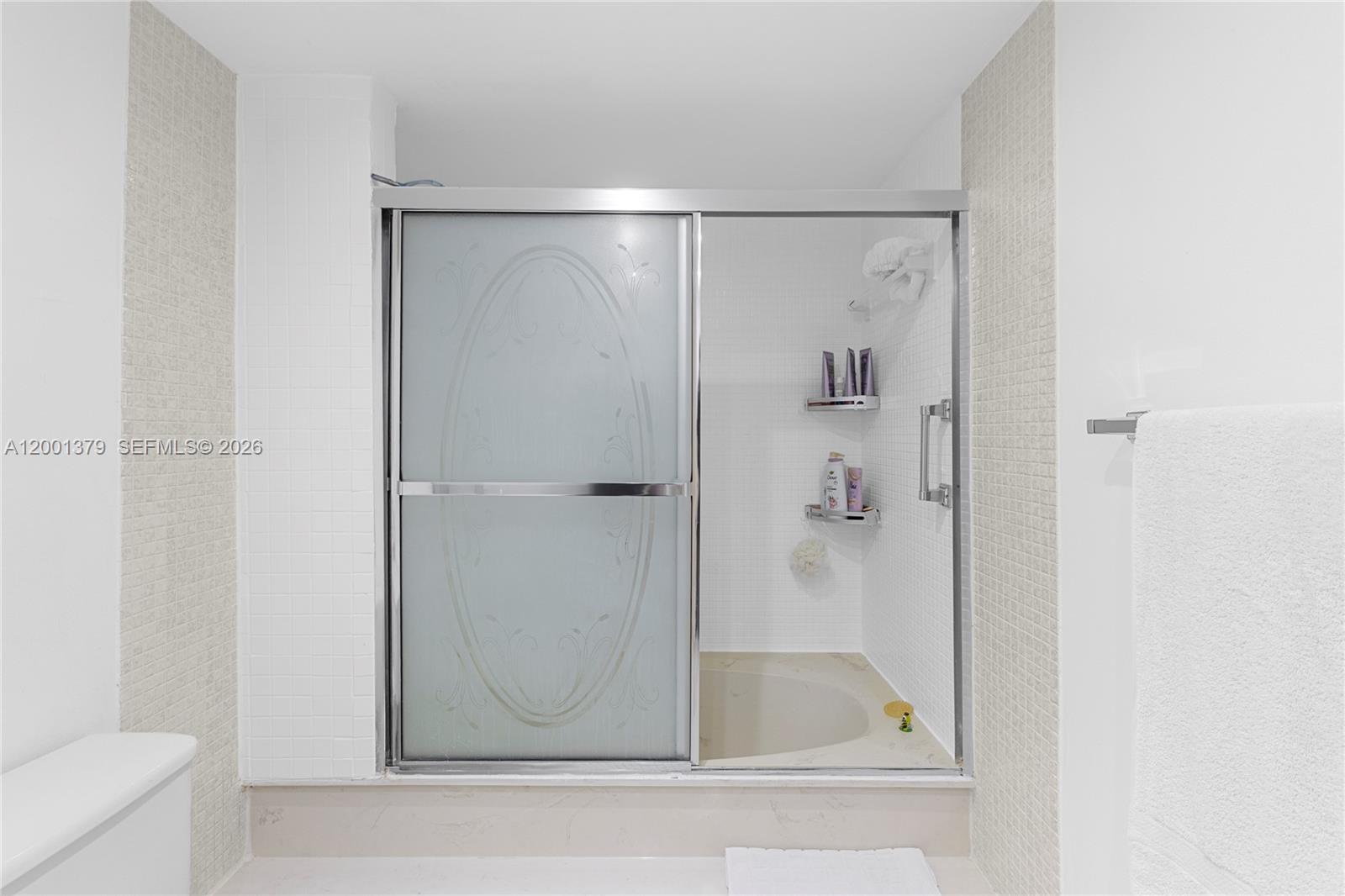 BLDG 6 OF COUNTRY CLUB AP - Residential