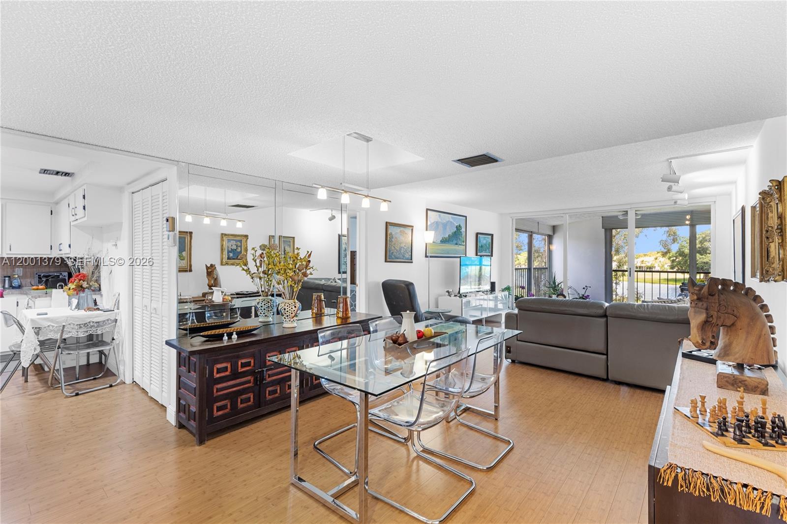 BLDG 6 OF COUNTRY CLUB AP - Residential