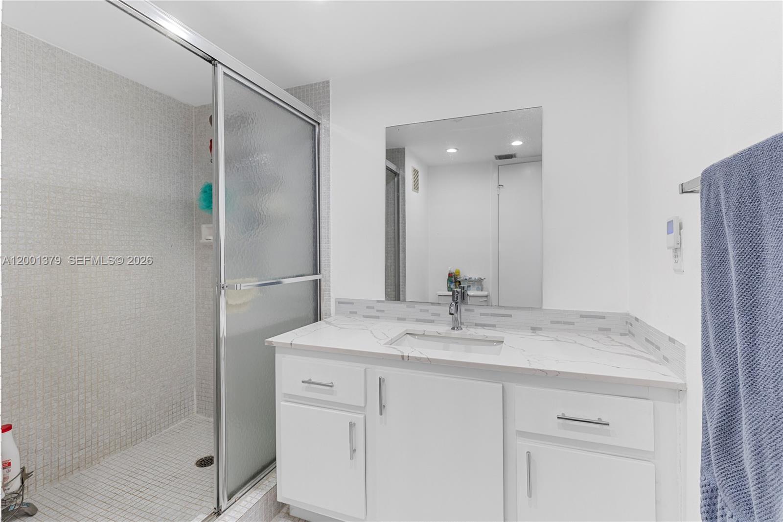 BLDG 6 OF COUNTRY CLUB AP - Residential