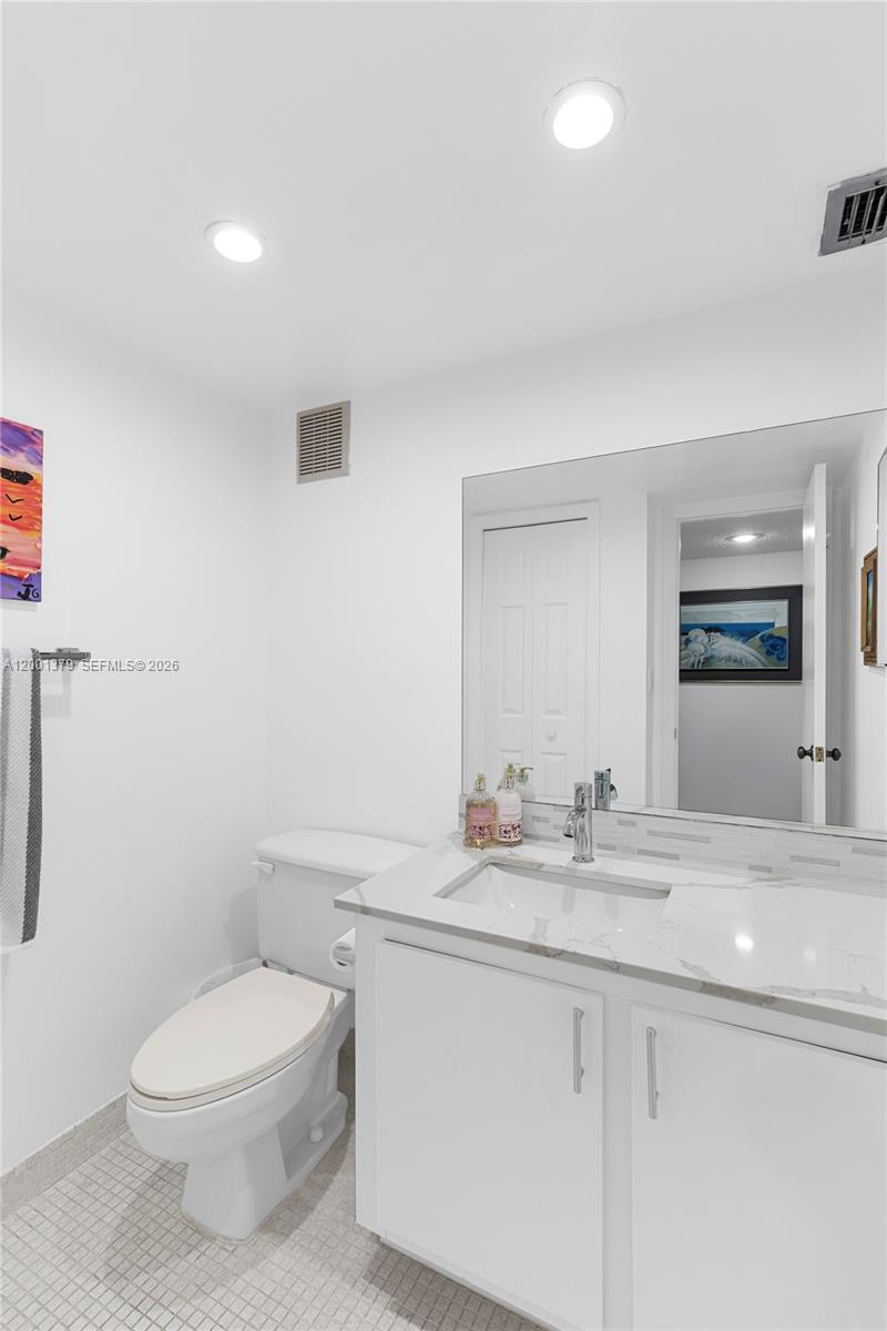 BLDG 6 OF COUNTRY CLUB AP - Residential