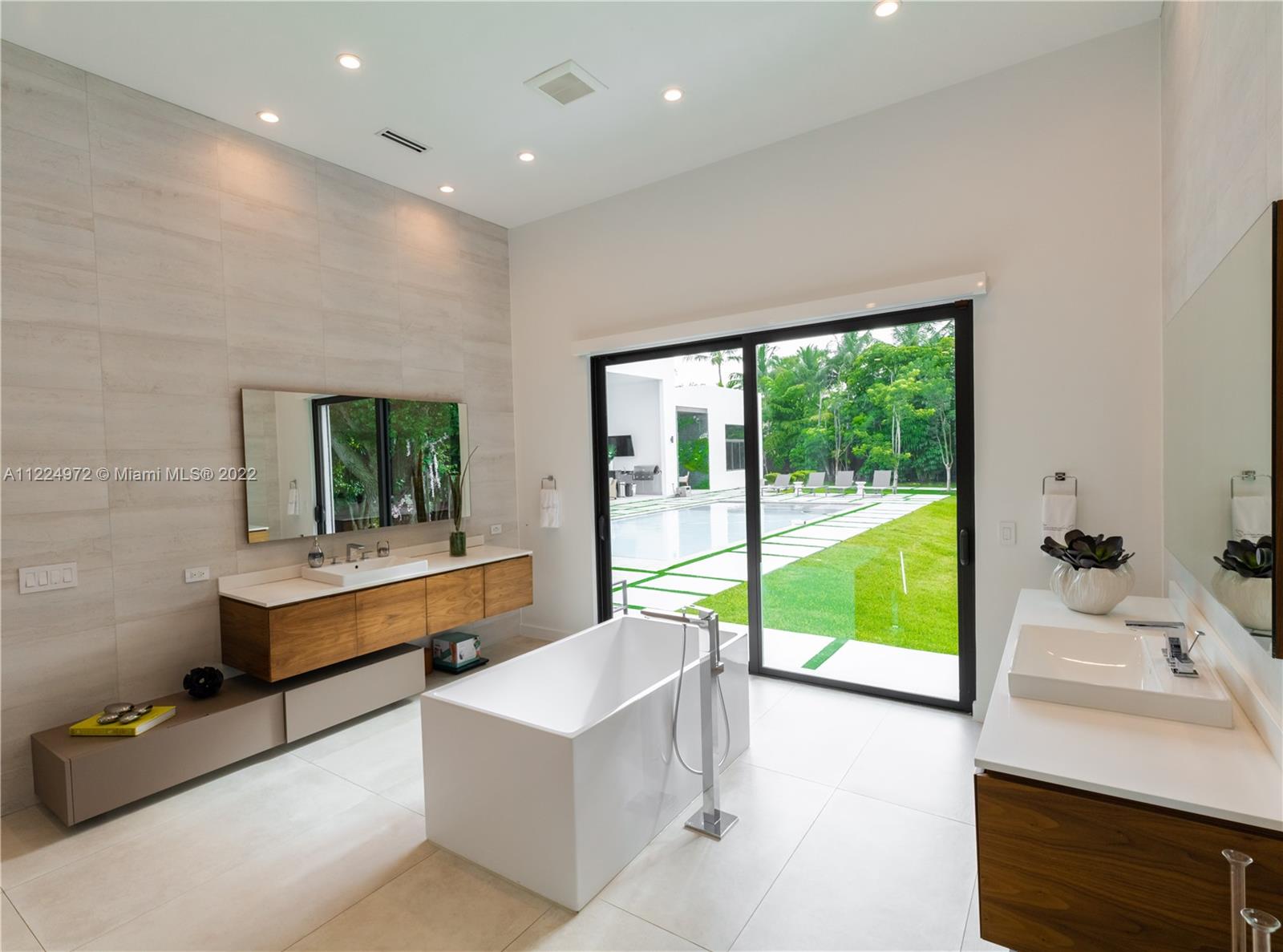 TOWN & RANCH ESTATES - Residential