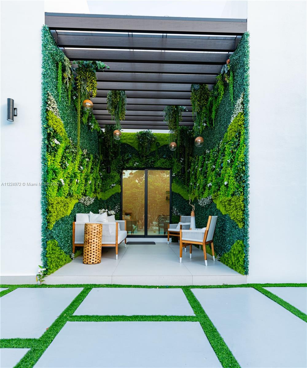 TOWN & RANCH ESTATES - Residential