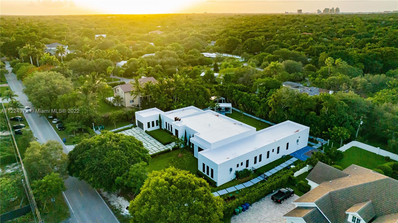 TOWN & RANCH ESTATES - Residential