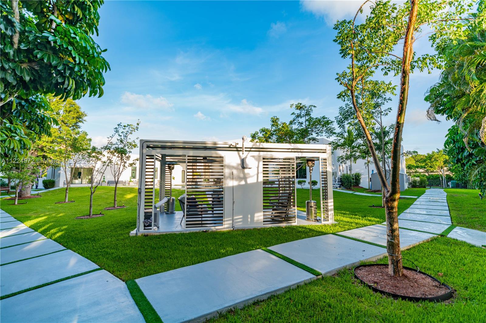 TOWN & RANCH ESTATES - Residential