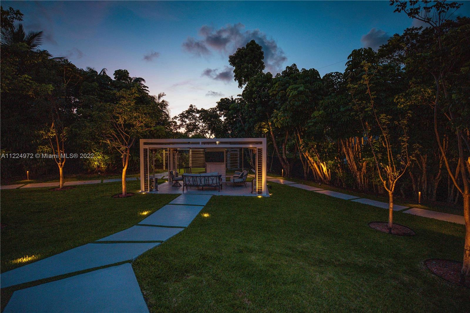 TOWN & RANCH ESTATES - Residential