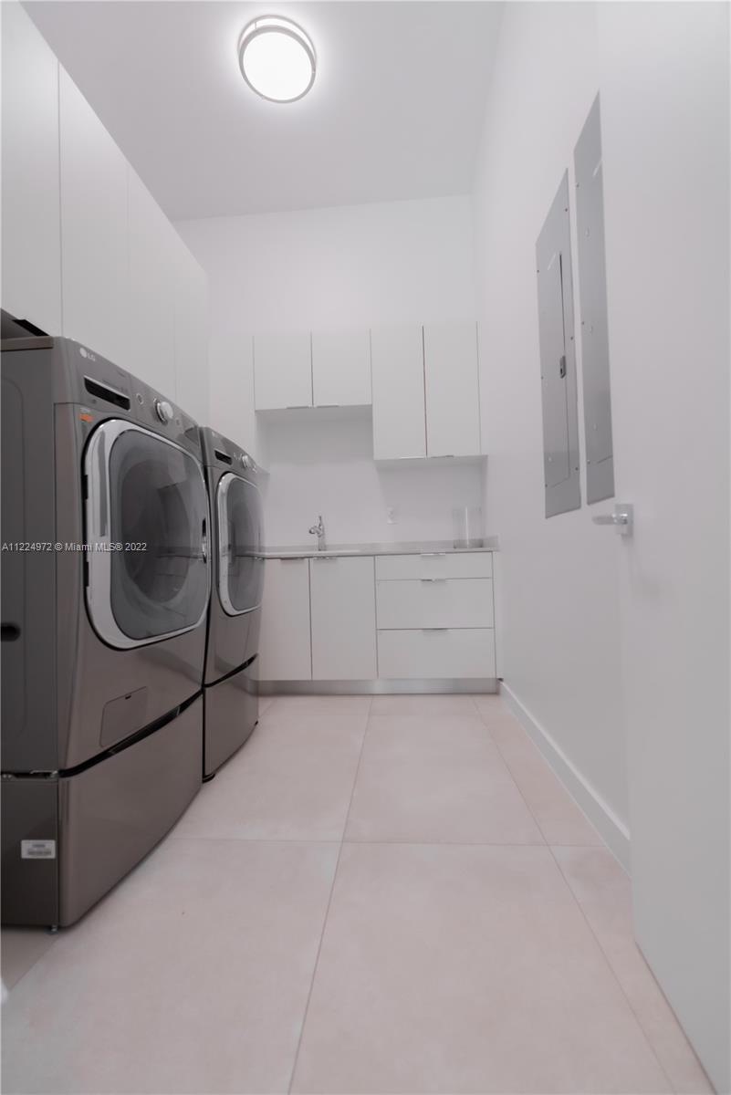 TOWN & RANCH ESTATES - Residential