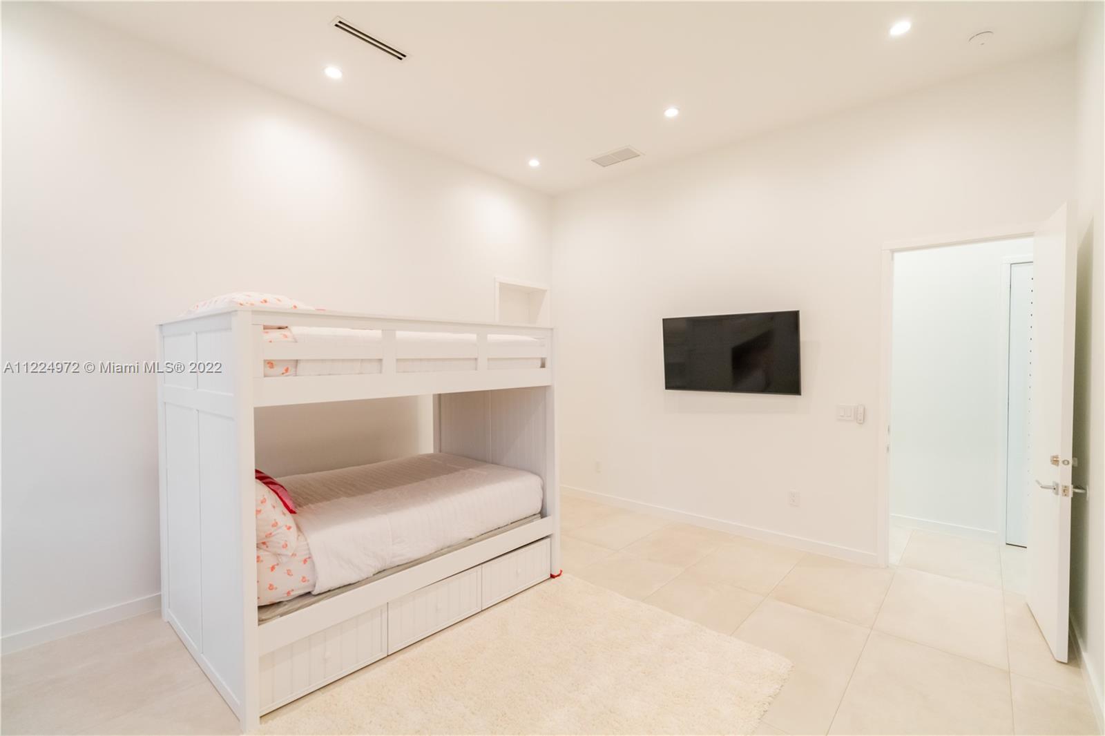 TOWN & RANCH ESTATES - Residential