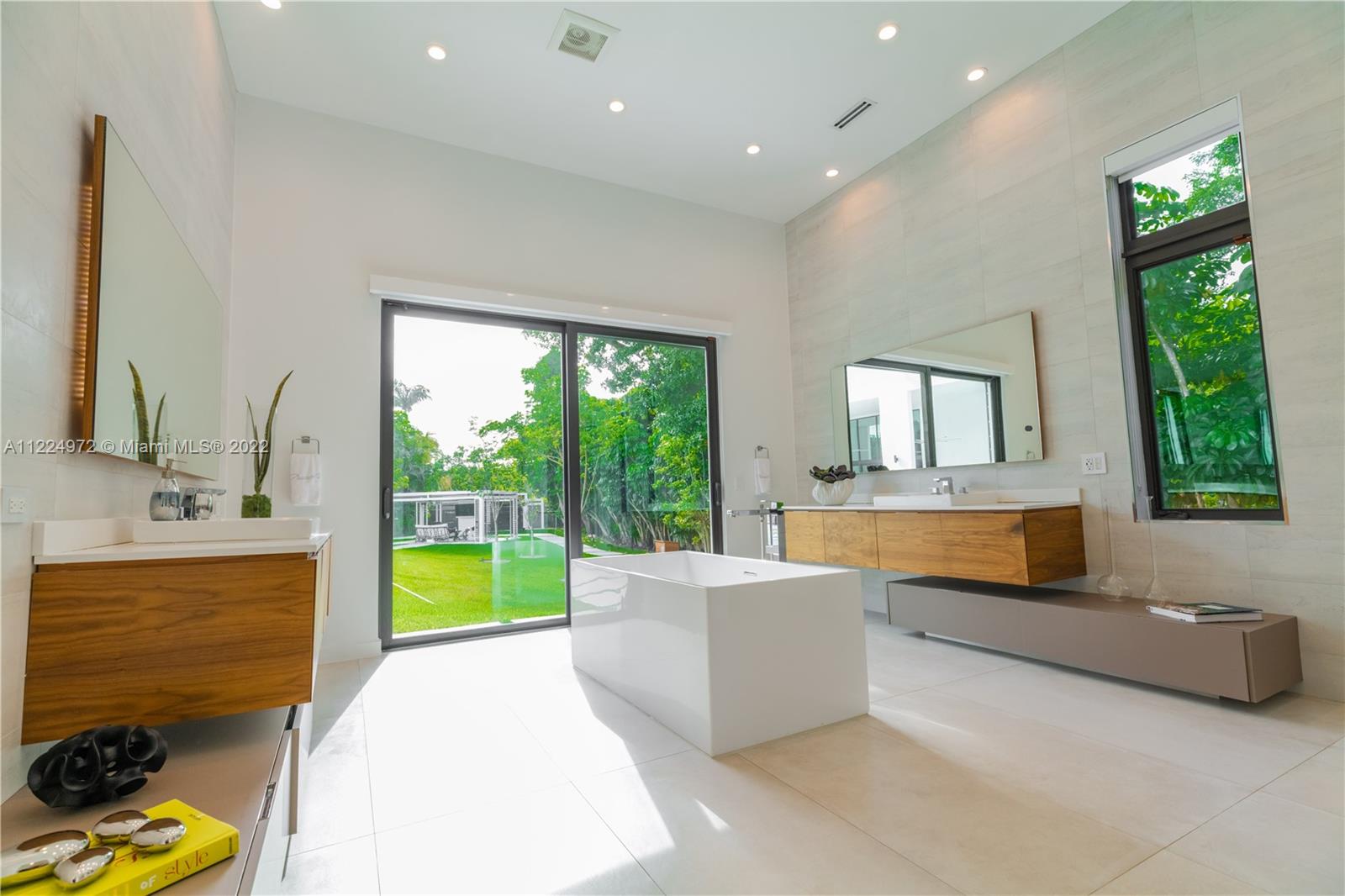 TOWN & RANCH ESTATES - Residential