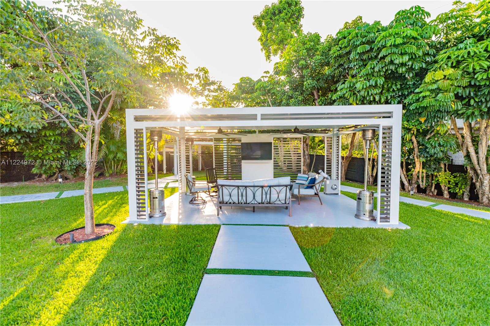 TOWN & RANCH ESTATES - Residential