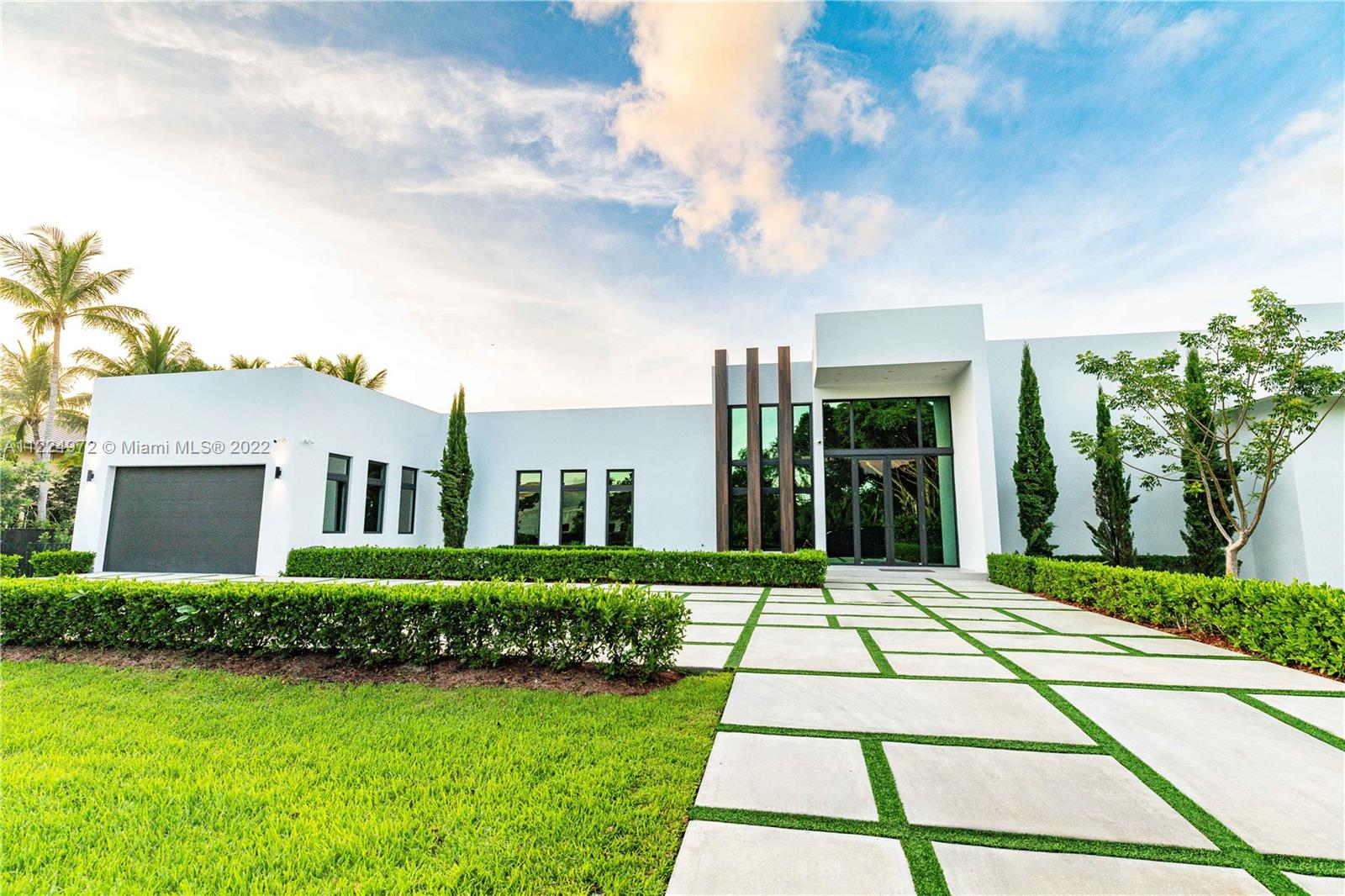 TOWN & RANCH ESTATES - Residential