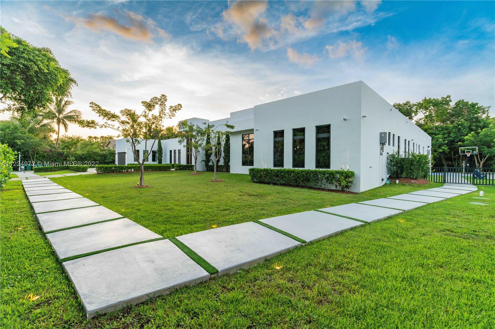 TOWN & RANCH ESTATES - Residential