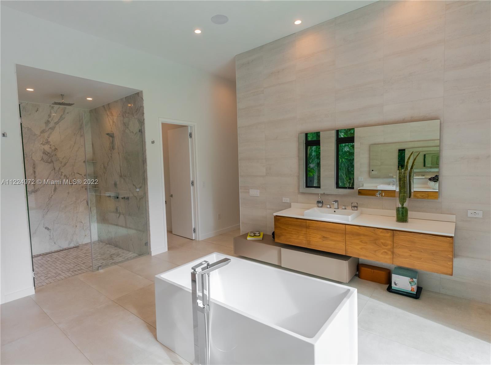 TOWN & RANCH ESTATES - Residential