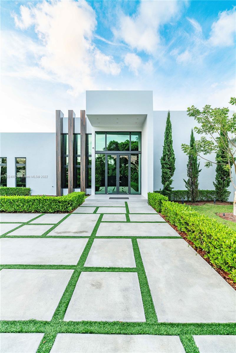 TOWN & RANCH ESTATES - Residential