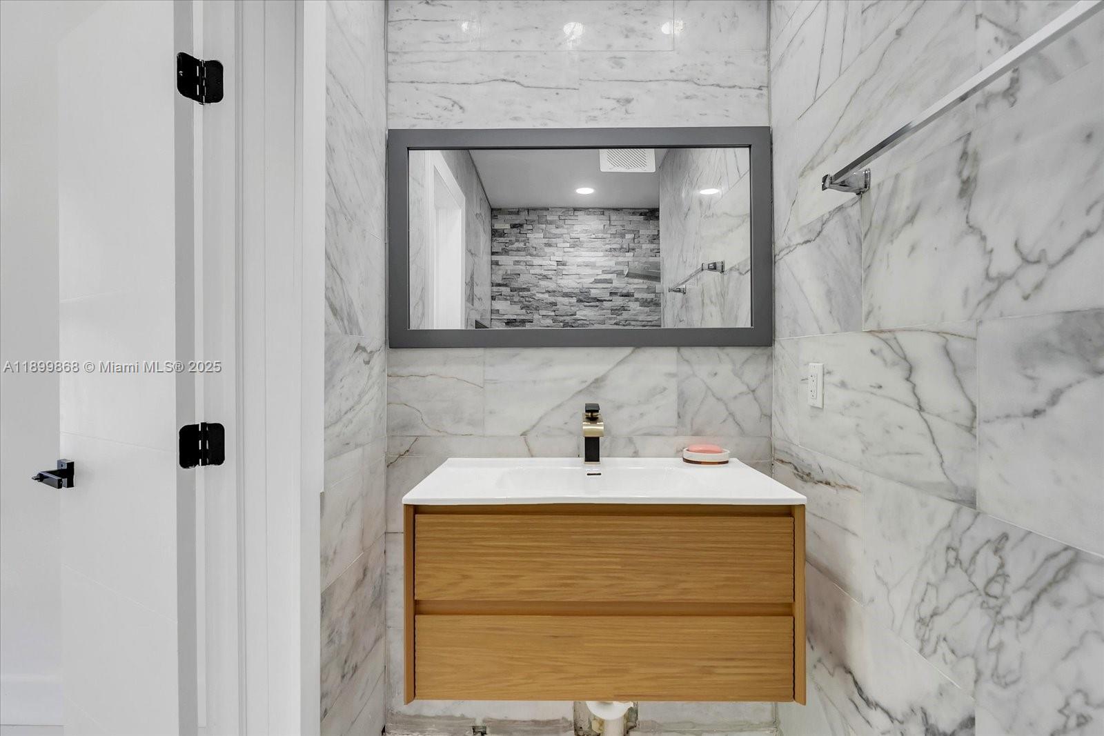 DUNNINGS MIAMI SHORES EXT - Residential Lease