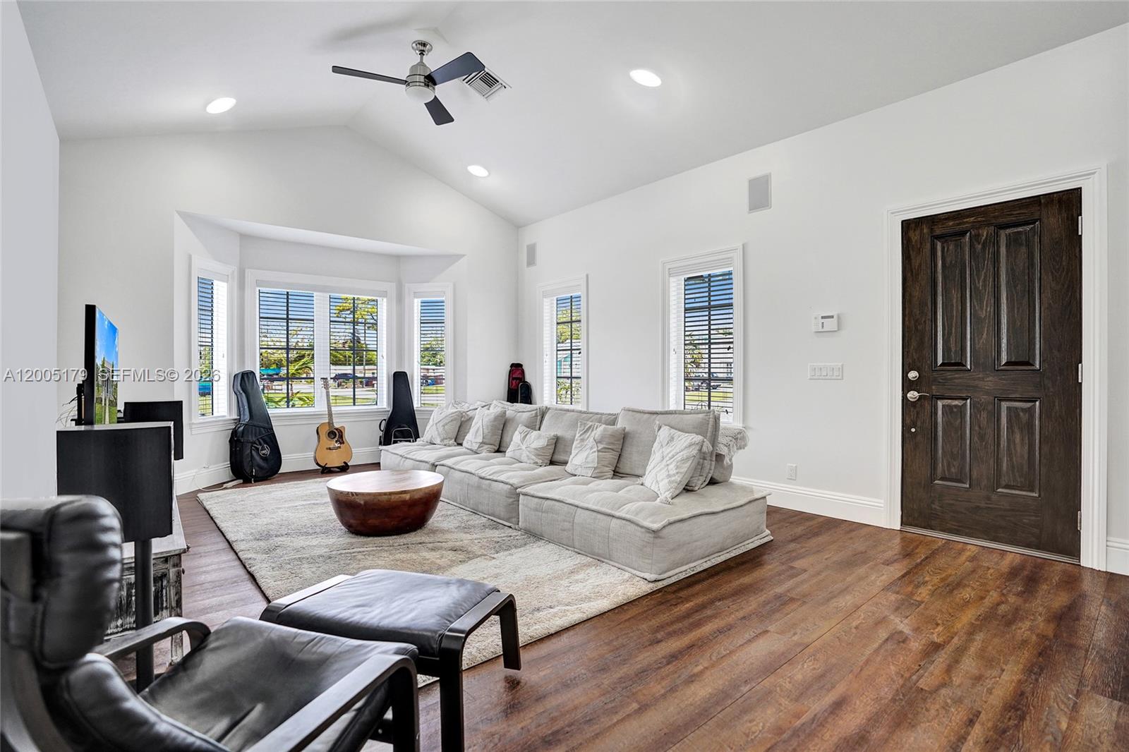 SALERNO SHORES - Residential