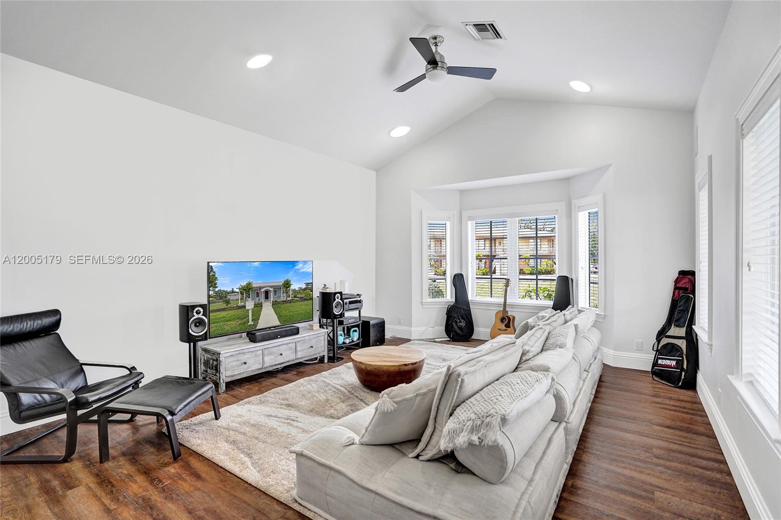 SALERNO SHORES - Residential