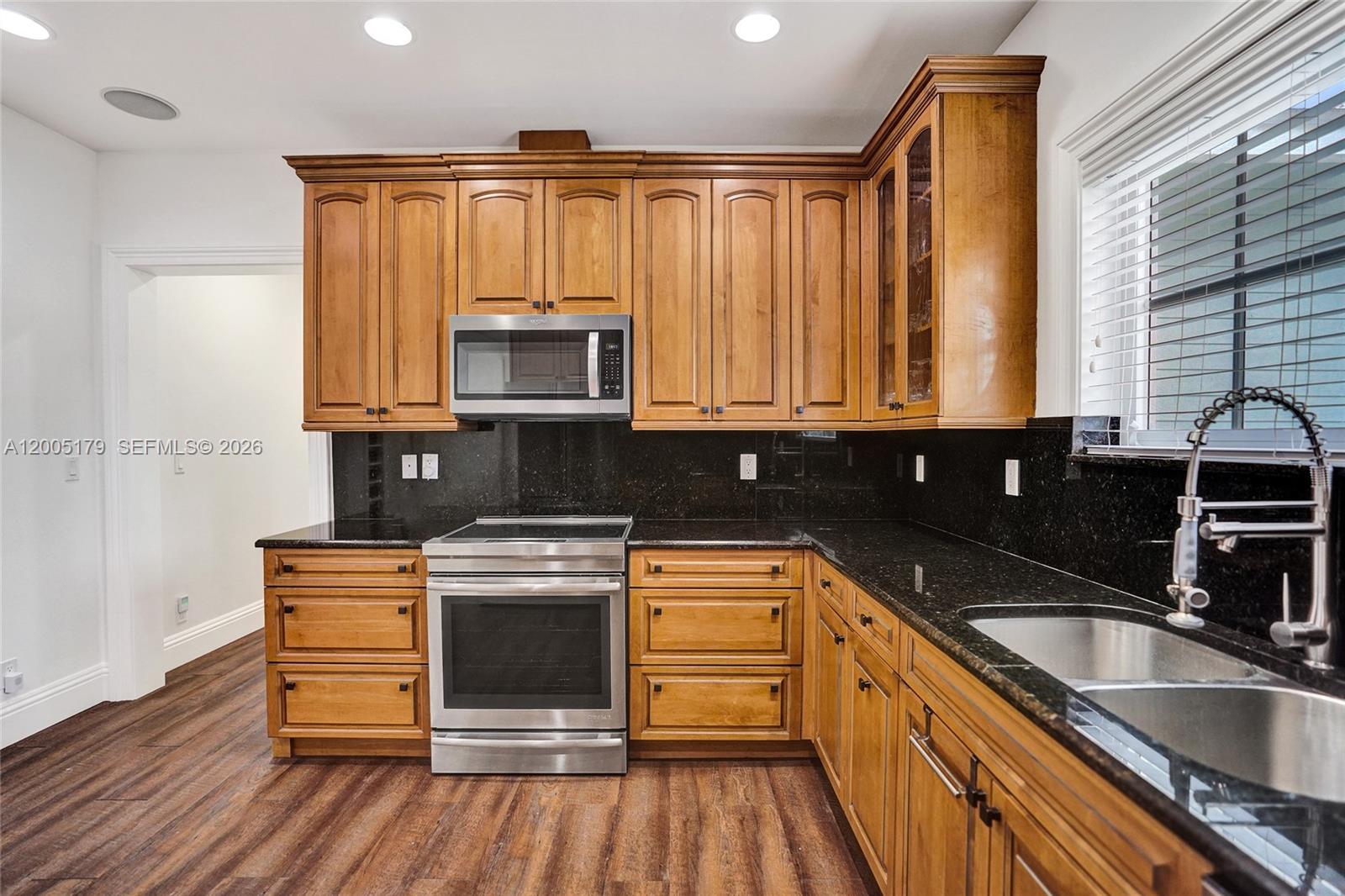 SALERNO SHORES - Residential