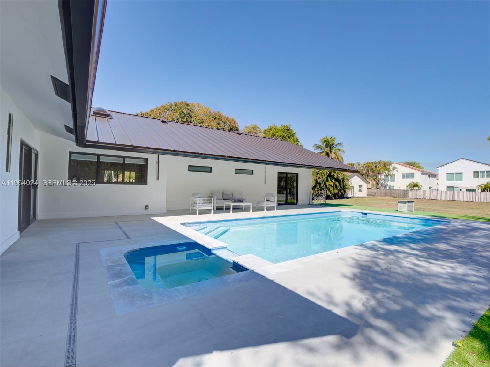 IVANHOE ESTATES - Residential