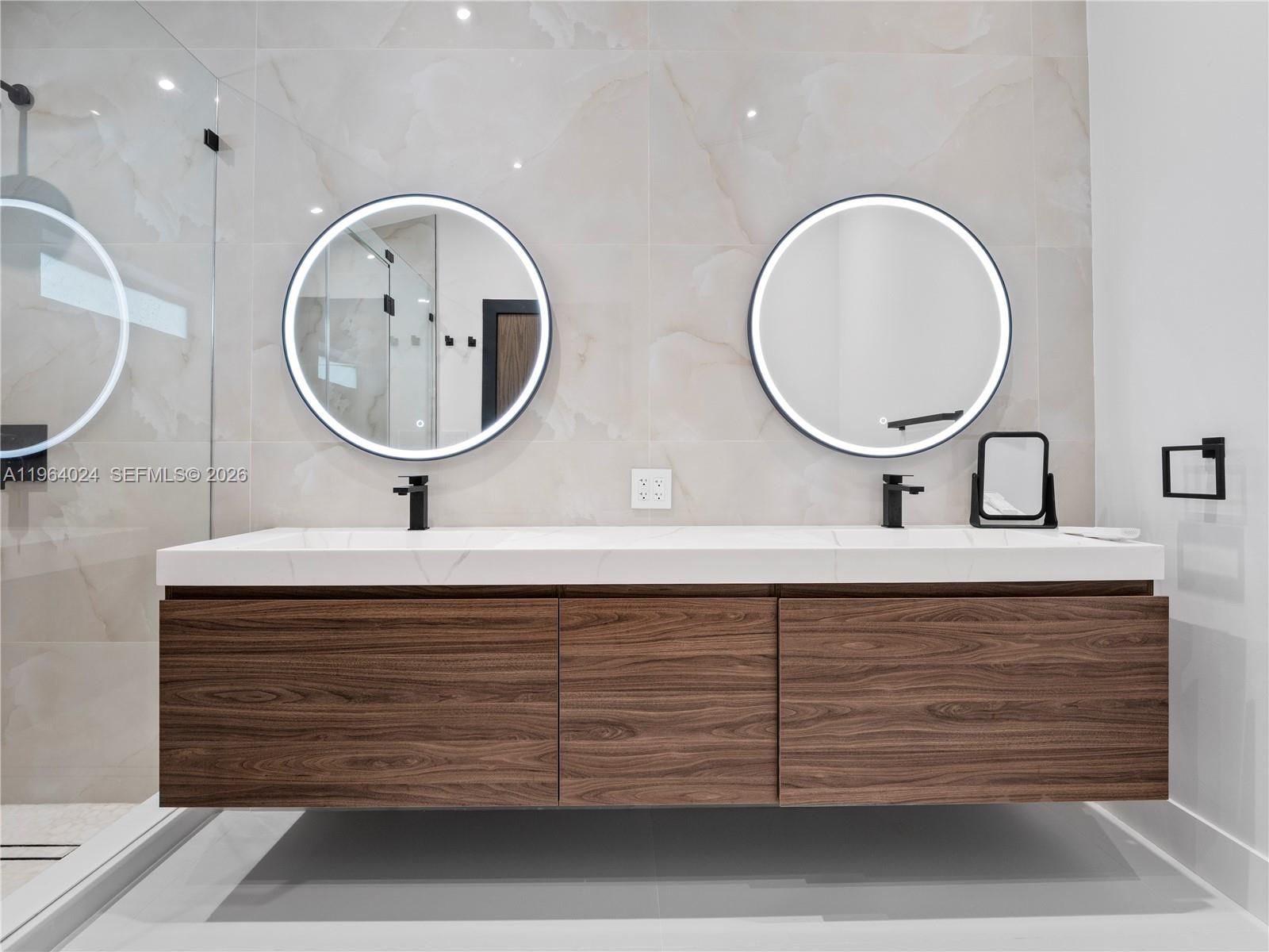 IVANHOE ESTATES - Residential