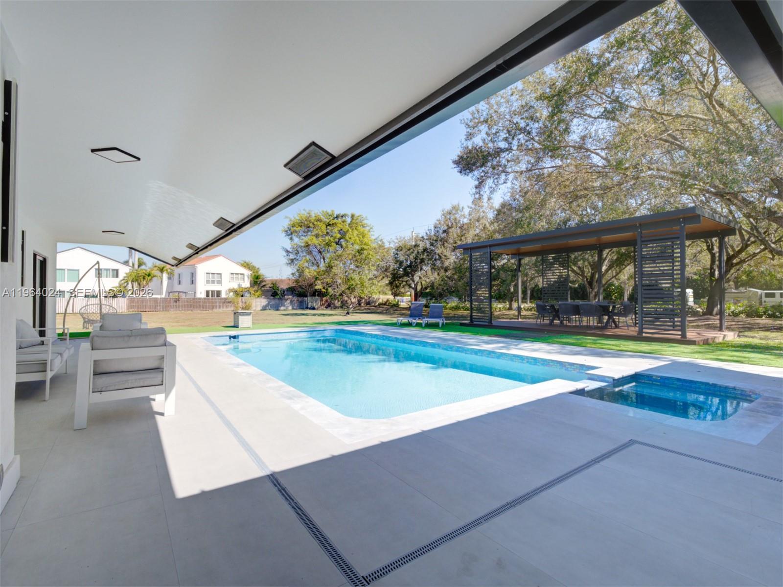 IVANHOE ESTATES - Residential