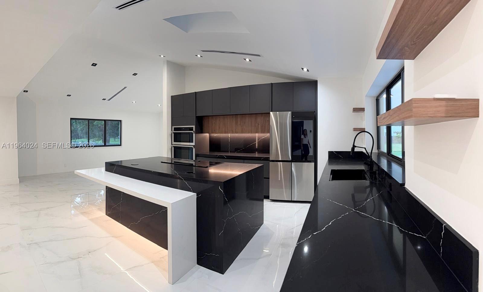 IVANHOE ESTATES - Residential