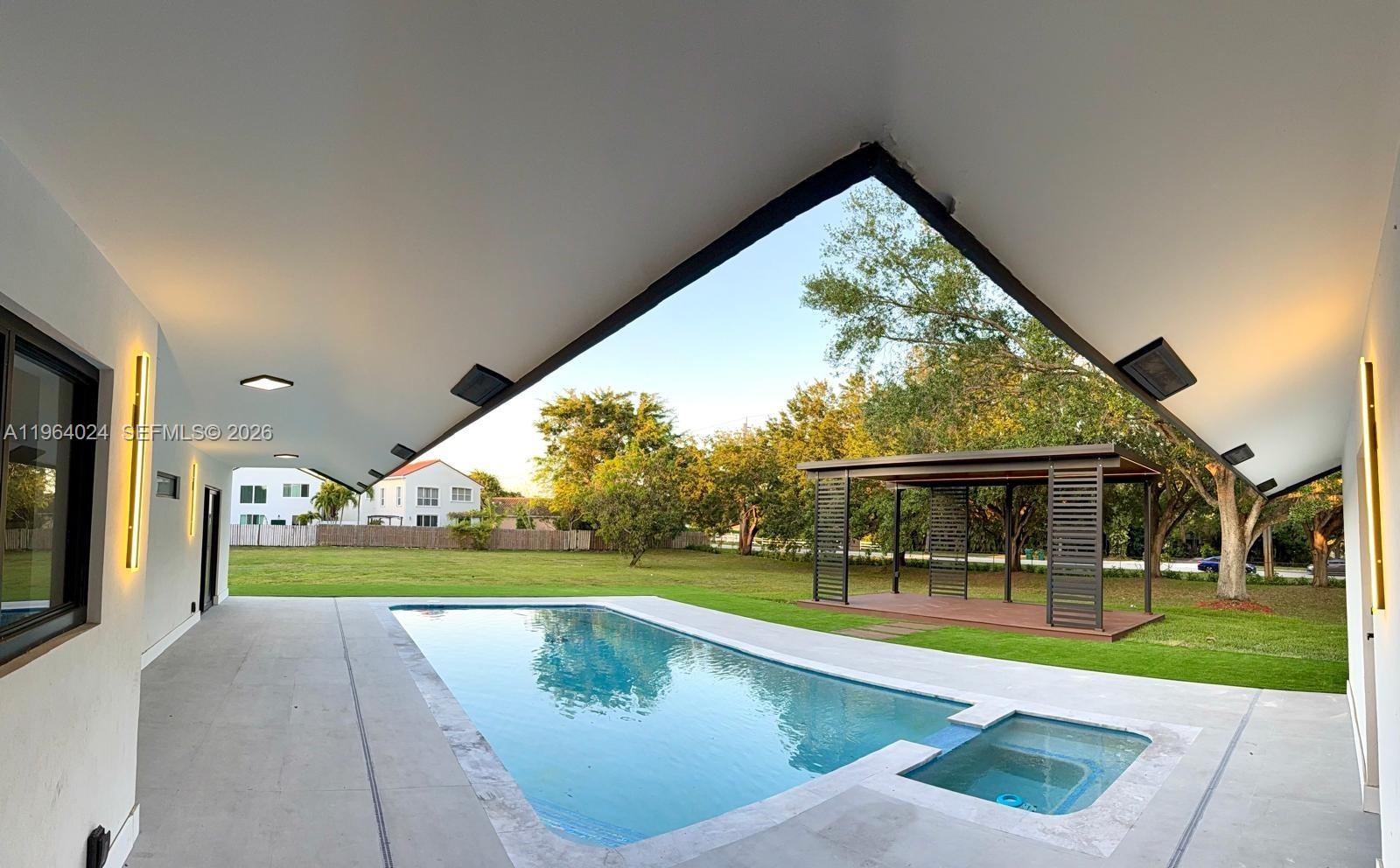 IVANHOE ESTATES - Residential