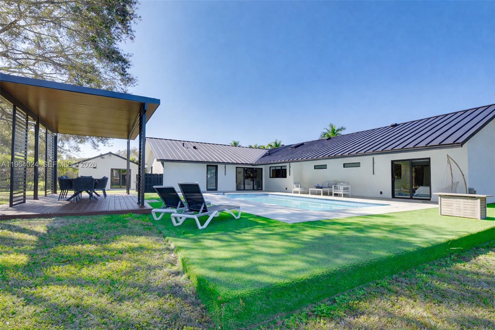 IVANHOE ESTATES - Residential