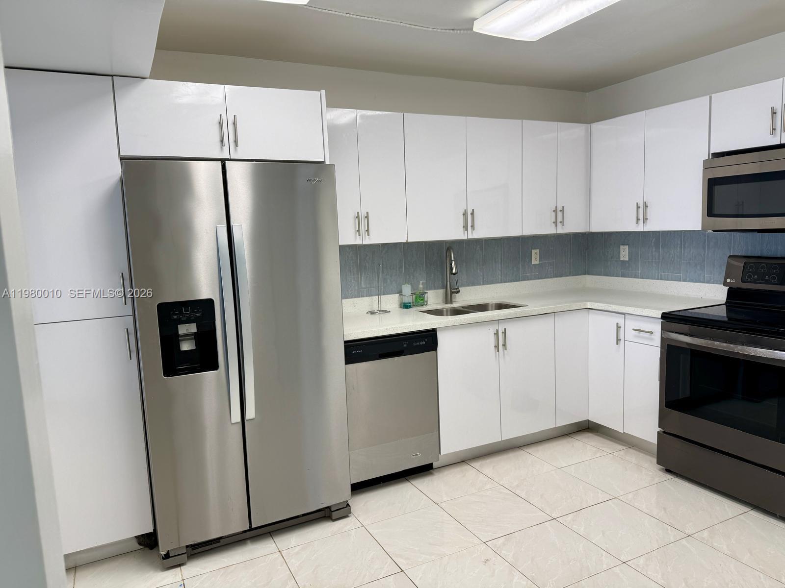 LAKEVIEW OF THE CALF CLUB - Residential Lease